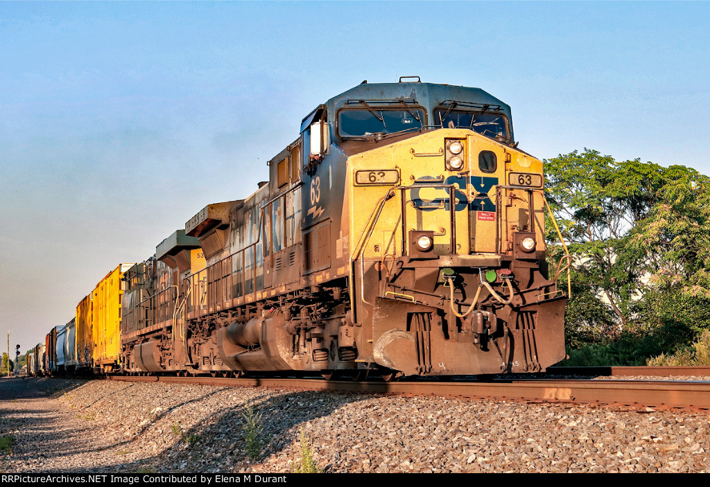 CSX 62 on M-301